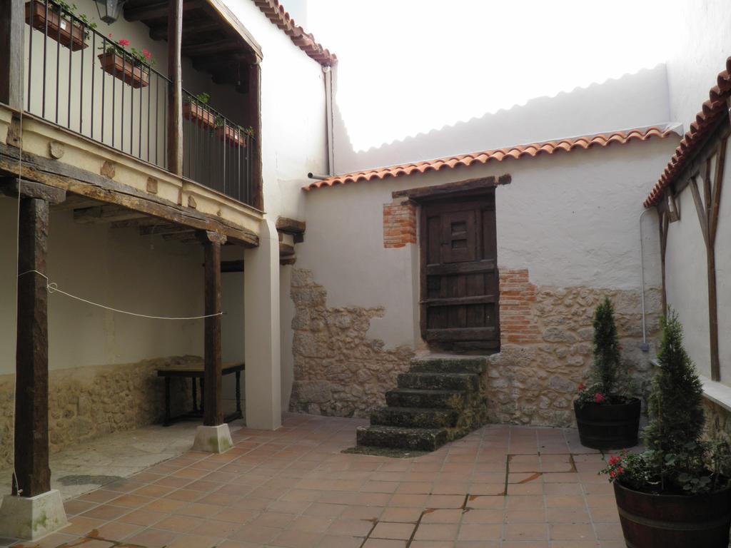Apartamentos Turísticos Peñafiel Exterior foto