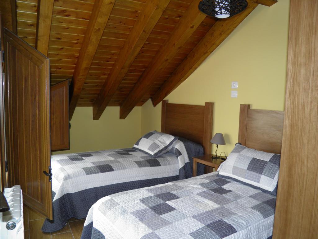 Apartamentos Turísticos Peñafiel Quarto foto